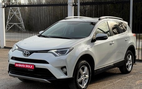 Toyota RAV4, 2017 год, 2 649 000 рублей, 3 фотография