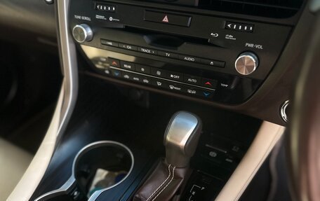 Lexus RX IV рестайлинг, 2019 год, 4 300 000 рублей, 6 фотография