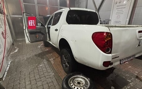 Mitsubishi L200 IV рестайлинг, 2013 год, 799 000 рублей, 3 фотография