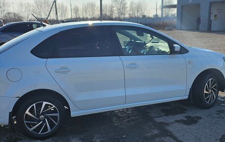 Volkswagen Polo VI (EU Market), 2015 год, 850 000 рублей, 4 фотография