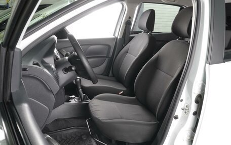 Renault Logan II, 2018 год, 909 000 рублей, 10 фотография