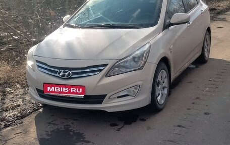 Hyundai Solaris II рестайлинг, 2015 год, 980 000 рублей, 1 фотография