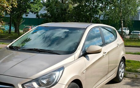 Hyundai Solaris II рестайлинг, 2011 год, 620 000 рублей, 3 фотография