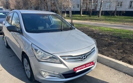 Hyundai Solaris II рестайлинг, 2015 год, 1 000 000 рублей, 2 фотография
