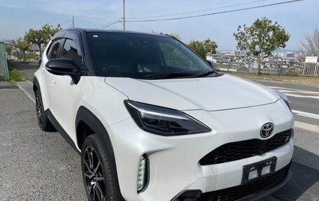 Toyota Yaris Cross, 2021 год, 1 635 000 рублей, 3 фотография