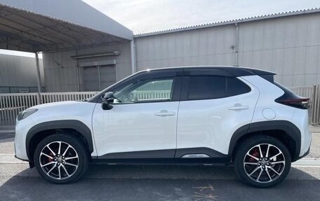 Toyota Yaris Cross, 2021 год, 1 635 000 рублей, 6 фотография