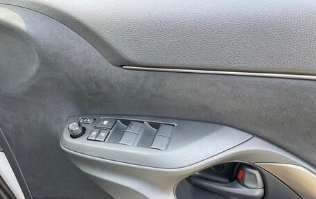 Toyota Yaris Cross, 2021 год, 1 635 000 рублей, 18 фотография