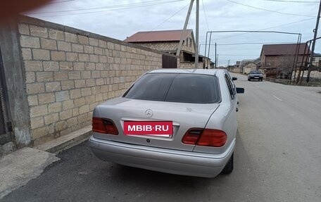 Mercedes-Benz E-Класс, 1998 год, 550 000 рублей, 4 фотография
