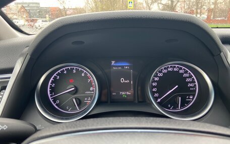 Toyota Camry, 2019 год, 3 300 000 рублей, 21 фотография