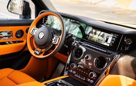Rolls-Royce Cullinan, 2025 год, 91 000 000 рублей, 15 фотография