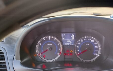 Hyundai Solaris II рестайлинг, 2015 год, 800 000 рублей, 16 фотография