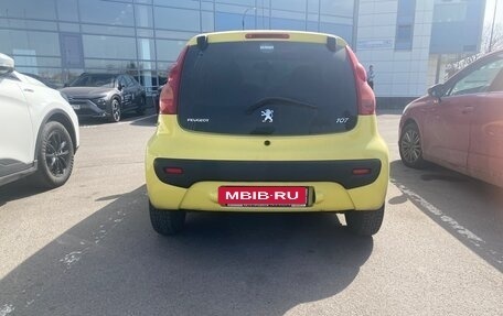 Peugeot 107 I рестайлинг, 2009 год, 425 000 рублей, 4 фотография