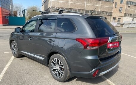 Mitsubishi Outlander III рестайлинг 3, 2016 год, 1 850 000 рублей, 5 фотография