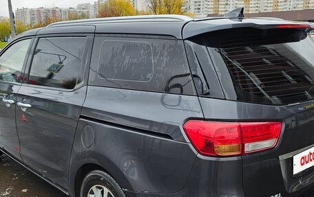 KIA Carnival III, 2017 год, 2 200 000 рублей, 2 фотография