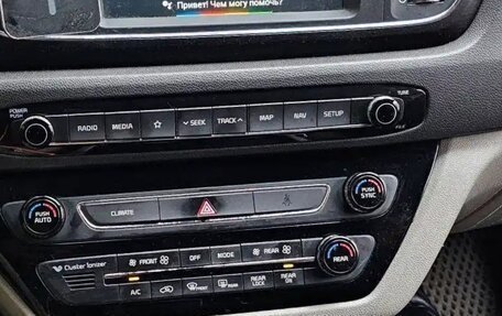 KIA Carnival III, 2017 год, 2 200 000 рублей, 6 фотография