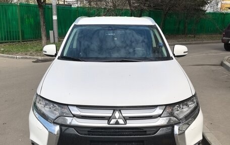 Mitsubishi Outlander III рестайлинг 3, 2015 год, 1 850 000 рублей, 1 фотография