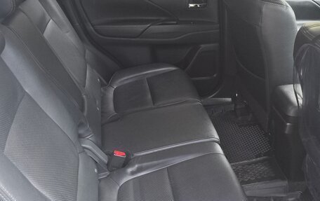 Mitsubishi Outlander III рестайлинг 3, 2015 год, 1 850 000 рублей, 7 фотография