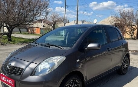 Toyota Yaris III рестайлинг, 2008 год, 850 000 рублей, 1 фотография