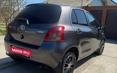 Toyota Yaris III рестайлинг, 2008 год, 850 000 рублей, 2 фотография