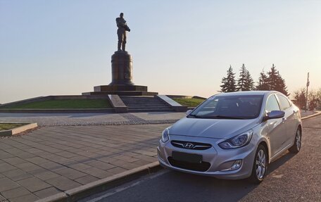 Hyundai Solaris II рестайлинг, 2011 год, 720 000 рублей, 2 фотография