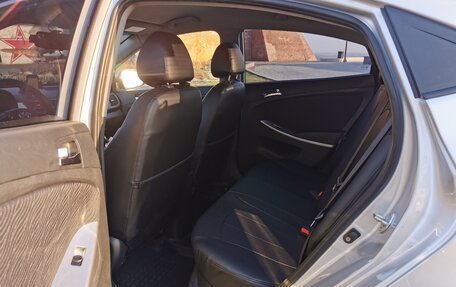 Hyundai Solaris II рестайлинг, 2011 год, 720 000 рублей, 23 фотография