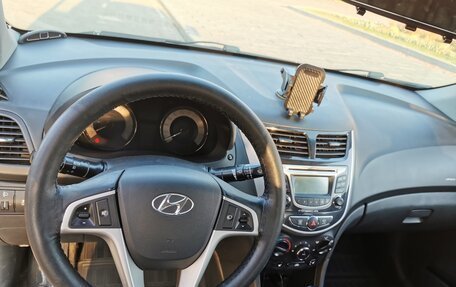 Hyundai Solaris II рестайлинг, 2011 год, 720 000 рублей, 21 фотография