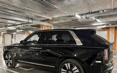 Rolls-Royce Cullinan, 2019 год, 33 000 000 рублей, 5 фотография