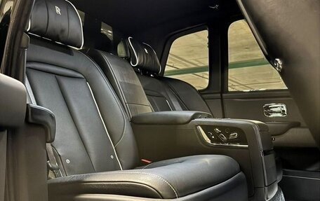Rolls-Royce Cullinan, 2019 год, 33 000 000 рублей, 21 фотография