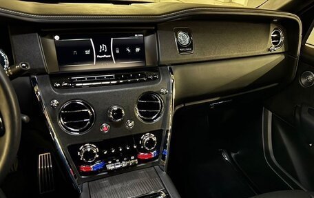 Rolls-Royce Cullinan, 2019 год, 33 000 000 рублей, 18 фотография