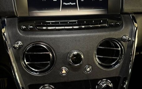 Rolls-Royce Cullinan, 2019 год, 33 000 000 рублей, 17 фотография