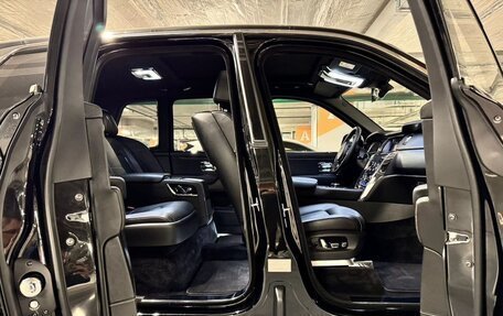 Rolls-Royce Cullinan, 2019 год, 33 000 000 рублей, 16 фотография