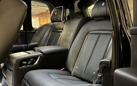 Rolls-Royce Cullinan, 2019 год, 33 000 000 рублей, 15 фотография
