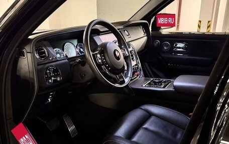 Rolls-Royce Cullinan, 2019 год, 33 000 000 рублей, 10 фотография