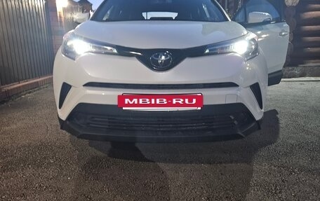 Toyota C-HR I рестайлинг, 2018 год, 2 210 000 рублей, 10 фотография