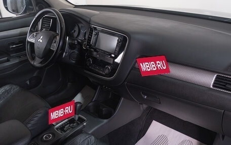 Mitsubishi Outlander III рестайлинг 3, 2014 год, 1 649 000 рублей, 19 фотография