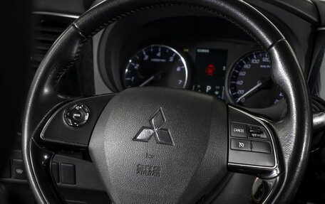 Mitsubishi Outlander III рестайлинг 3, 2015 год, 1 395 000 рублей, 14 фотография
