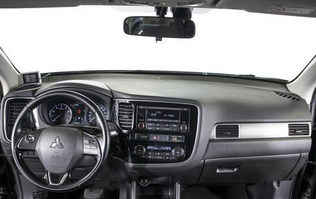 Mitsubishi Outlander III рестайлинг 3, 2015 год, 1 395 000 рублей, 13 фотография