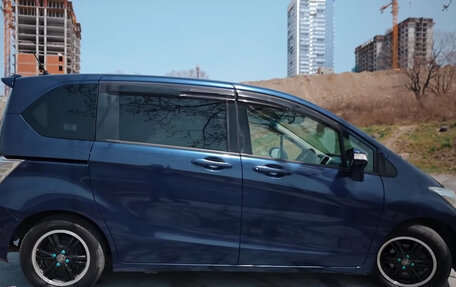 Honda Freed I, 2011 год, 900 000 рублей, 3 фотография