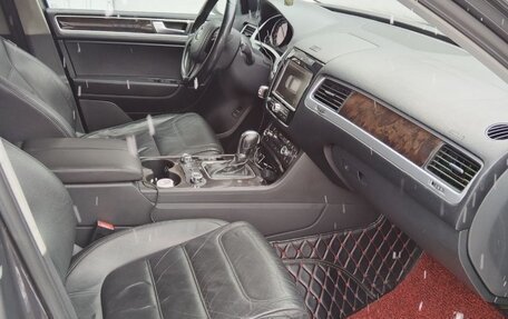 Volkswagen Touareg III, 2010 год, 1 790 000 рублей, 10 фотография