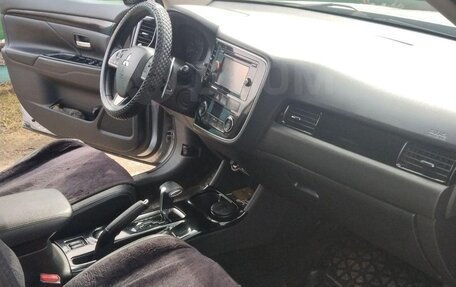 Mitsubishi Outlander III рестайлинг 3, 2012 год, 1 650 000 рублей, 10 фотография