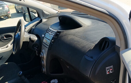Toyota Yaris III рестайлинг, 2008 год, 600 000 рублей, 14 фотография