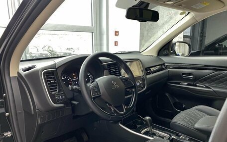 Mitsubishi Outlander III рестайлинг 3, 2022 год, 3 150 000 рублей, 11 фотография