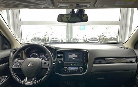Mitsubishi Outlander III рестайлинг 3, 2022 год, 3 150 000 рублей, 15 фотография