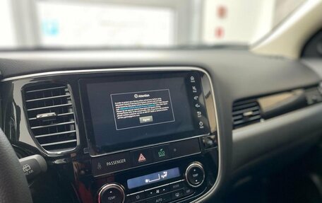 Mitsubishi Outlander III рестайлинг 3, 2022 год, 3 150 000 рублей, 16 фотография