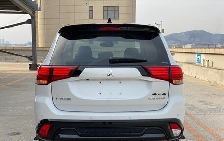 Mitsubishi Outlander III рестайлинг 3, 2022 год, 2 308 000 рублей, 4 фотография