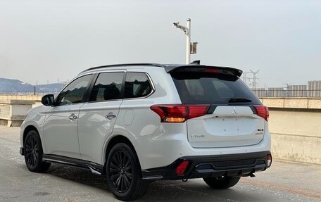 Mitsubishi Outlander III рестайлинг 3, 2022 год, 2 308 000 рублей, 3 фотография