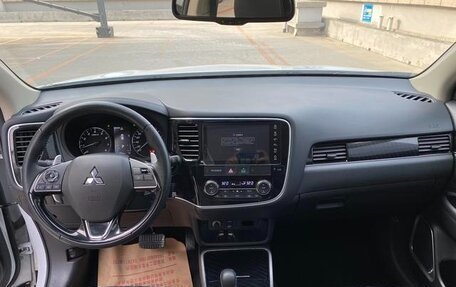 Mitsubishi Outlander III рестайлинг 3, 2022 год, 2 308 000 рублей, 8 фотография