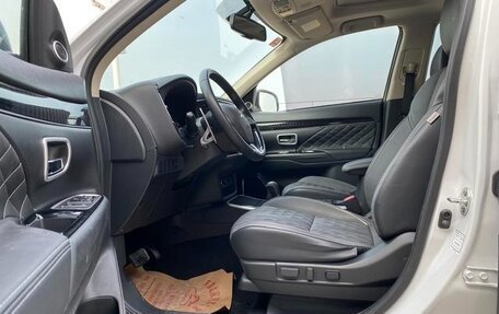 Mitsubishi Outlander III рестайлинг 3, 2022 год, 2 308 000 рублей, 6 фотография
