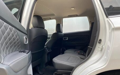 Mitsubishi Outlander III рестайлинг 3, 2022 год, 2 308 000 рублей, 14 фотография