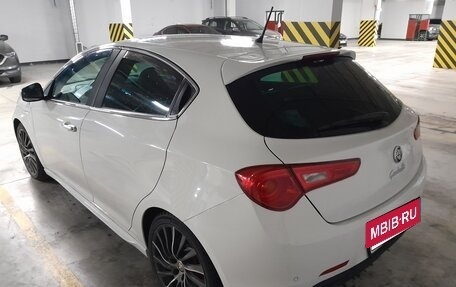 Alfa Romeo Giulietta, 2012 год, 1 800 000 рублей, 8 фотография